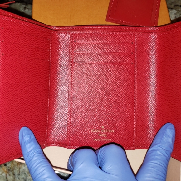 NEW Louis Vuitton Victorine Wallet - Picture 8 of 8